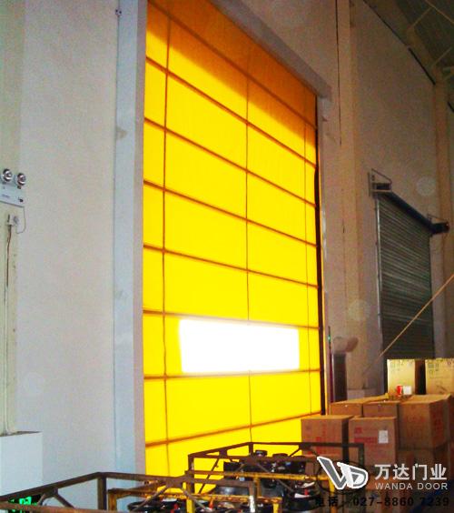 城关工厂堆积门